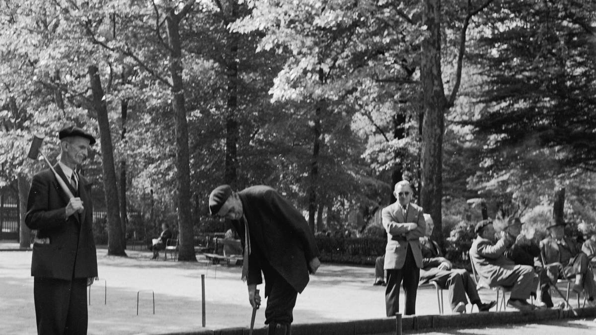 Da Croquet nicht als echter Sport angesehen wurde, blieb es beim einmaligen Auftritt 1900 in Paris. Vielleicht auch deshalb, weil sich nur ein Zuschauer den Wettkampf anschauen wollte. Immerhin durften bei diesem olympischen Event erstmals Frauen teilnehmen
