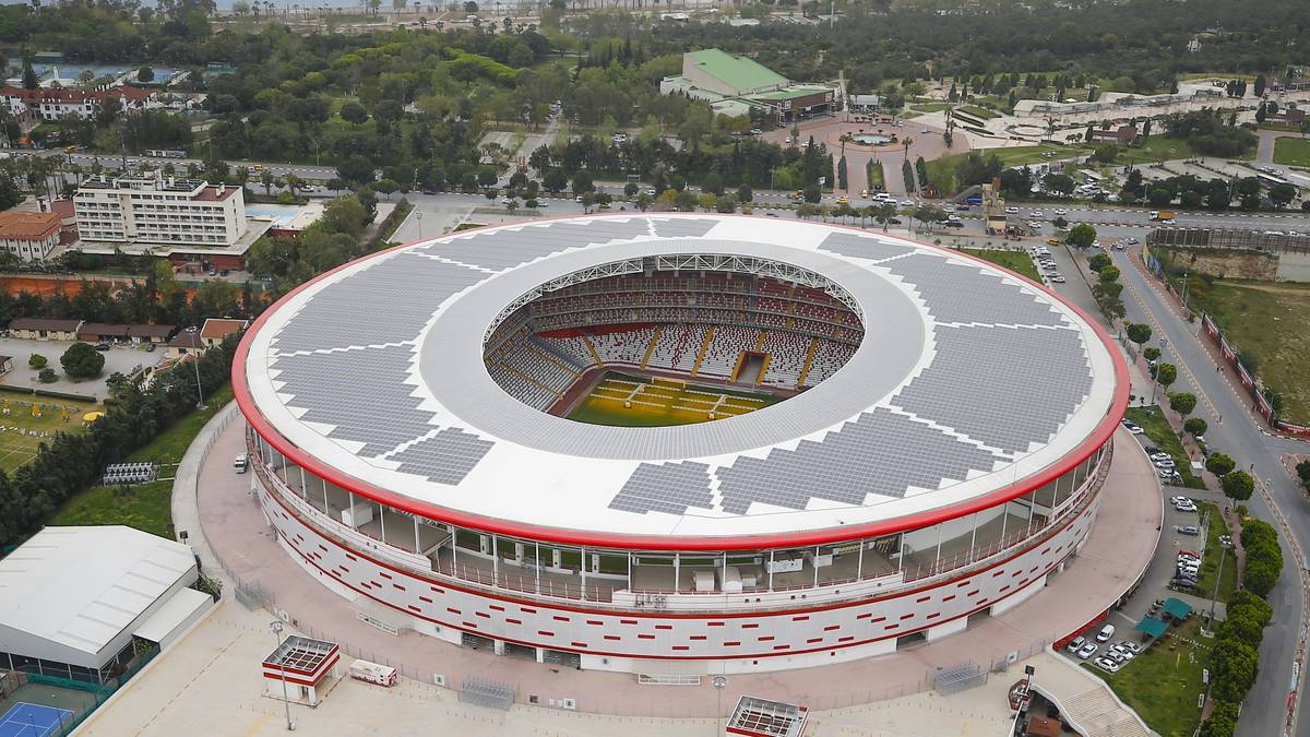ANTALYA - ANTALYA STADION - Das neu errichtete Stadion in der bei Touristen populären Küstenstadt wurde im Oktober 2015 eröffnet, bietet 32.537 Sitzplätze und ist die sportliche Heimat des Erstligisten Antalyaspor