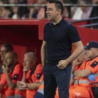 Barcelona schenkt Xavi zum Abschied einen Sieg: Die Katalanen gewinnen ihr letztes Saisonspiel beim FC Sevilla. Hansi Flick soll in die Fußstapfen des scheidenden Trainers treten.