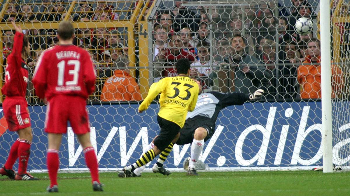 Salvatore Gambino erzielt seinen zweiten Treffer gegen Bayer Leverkusen