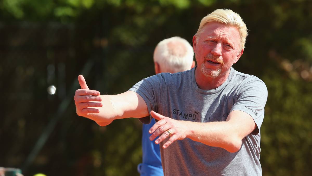 "Ich persönlich habe den Pass vom Botschafter im April bekommen, mehr kann ich zu diesem Thema nicht sagen", erklärte die Tennis-Legende. Auch bei der Beschreibung seiner genauen Tätigkeit blieb er vage