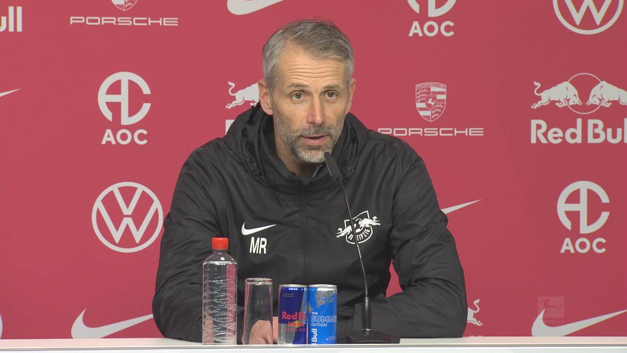 Zitternder Rose verschüttet Wasser