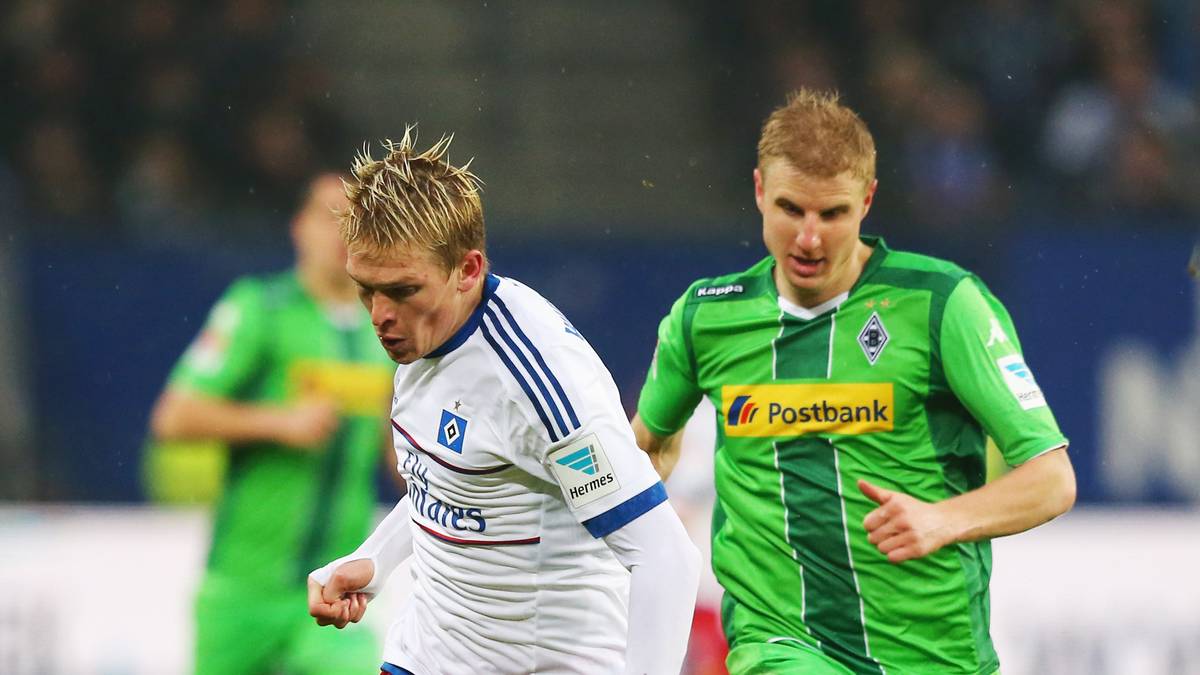 Artjoms Rudnevs heißt der Torschütze. Adlers langer Abschlag rutscht auf der halbrechten Seite zum lettischen Angreifer durch. Er kann Hinteregger enteilen und feuert dann von der rechten Strafraumseite aus vollem Lauf in die flache linke Ecke