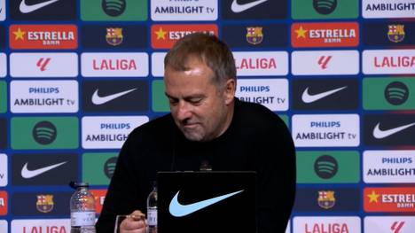 Vor dem Duell mit Real Madrid erleidet Hansi Flick einen Schicksalsschlag durch den Tod seines Vaters. Wie seine Mannschaft mit der Nachricht umgeht, macht den Trainer sichtlich emotional.
