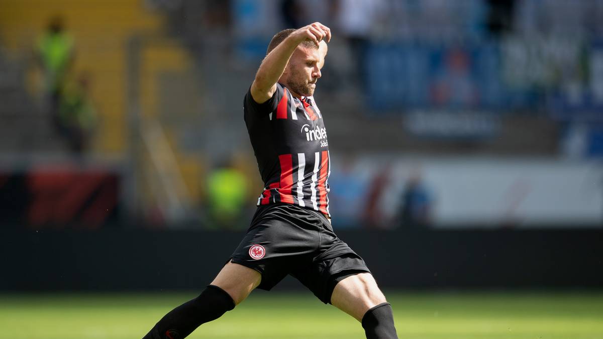 KROATIEN (7): Der Vizeweltmeister ist mit sieben Profis in der Bundesliga vertreten - einer davon ist Ante Rebic. Der Offensivspieler gewann 2018 mit Eintracht Frankfurt den DFB-Pokal und erreichte in der vergangenen Saison mit den Hessen das Europa-League-Halbfinale. Ein weiterer prominenter Kroate in der Liga ist Bayern-Neuzugang Ivan Perisic, der ebenfalls mit Kroatien im WM-Finale stand