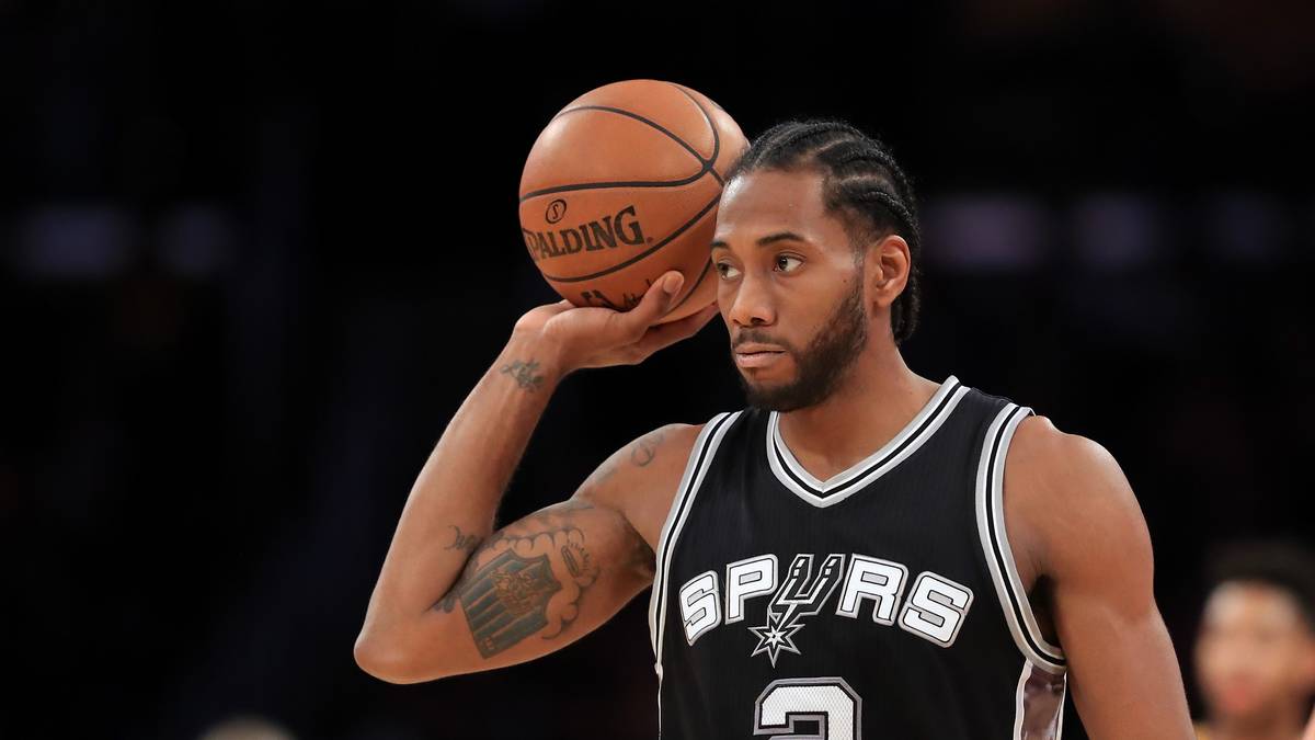 PLATZ 4 - KAWHI LEONARD (San Antonio Spurs): Nach dem Karriereende von Tim Duncan ist er der neue Hoffnungsträger der Spurs. Und Leonard scheint der Rolle Stand heute auch gerecht zu werden