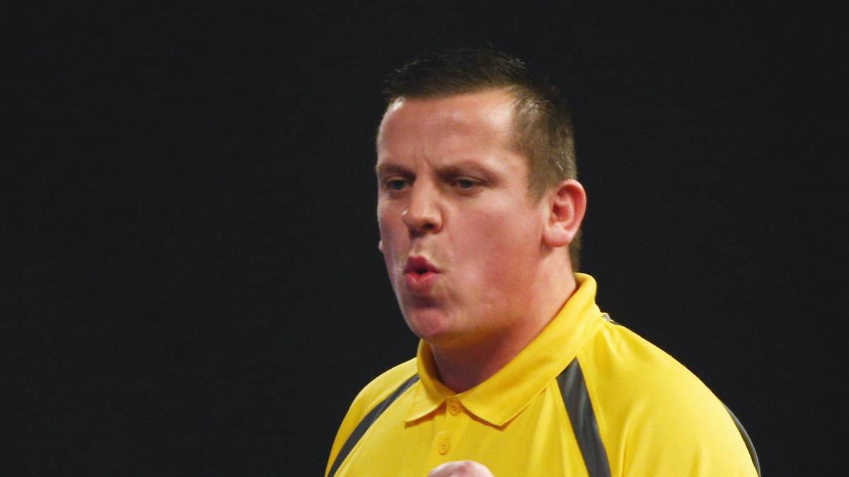 Dave Chisnall interessiert das hier alles nicht. 3:0 heißt es am Ende locker und leicht für "Chizzy"