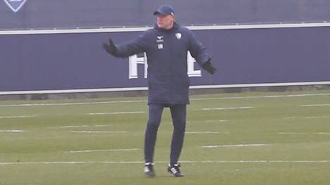 Uwe Rösler will mit dem VfL Bochum den Aufstieg in die Bundesliga schaffen. Dabei verrät der 57-Jährige im SPORT1-Interview einige Hintergründe über seine Lebenserfahrung, die ihm dabei helfen soll. 