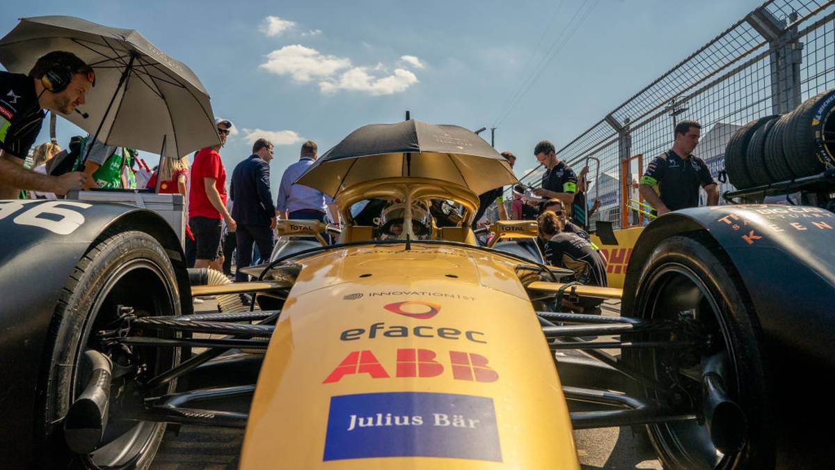 NEW YORK, NY - JULY 13: DS Techeetah's Andre Lotterer on the grid prior to the Formula E Racing Championship on July 13, 2019 in Brooklyn borough of New York City. (Photo by David Dee Delgado/Getty Images)