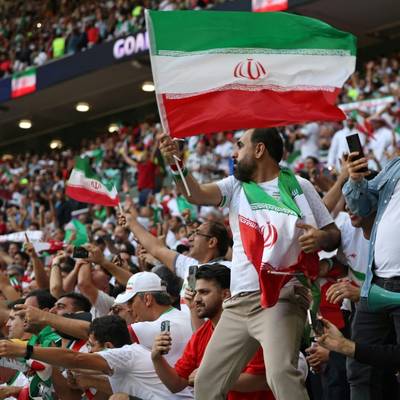 Irans Fußballverband hat sich vor dem Duell gegen die USA bei der FIFA beschwert, nachdem die iranische Flagge anders dargestellt wurde.