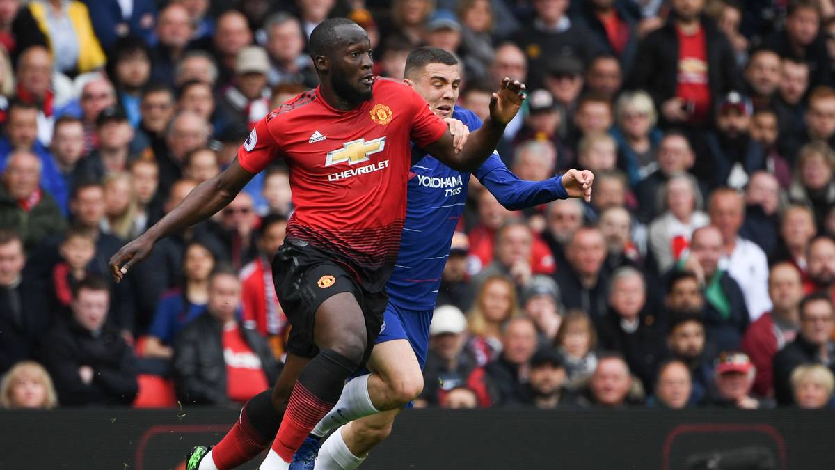 ROMELU LUKAKU (Manchester United): Abgegeben werden soll allerdings noch der belgische Sturm-Tank, da Trainer Ole Gunnar Solskjaer offenbar nicht mehr mit Lukaku plant. Der 26-Jährige soll sich wohl mit Inter Mailand über einen Transfer einig sein. Nur die Ablösesumme muss noch ausgehandelt werden - die Red Devils verlangen laut englischen Medien mindestens 75 Millionen Euro, um in der Innenverteidigung nachzubessern