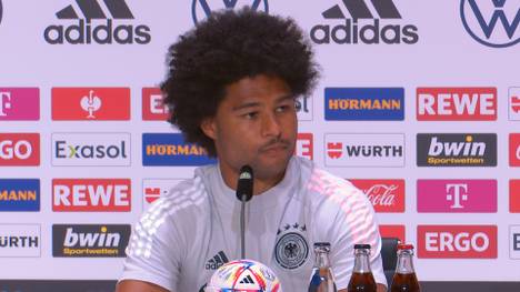 Auf der DFB-Pressekonferenz äußert sich der Bayern-Spieler Serge Gnabry zum Fall Robert Lewandowski und was für ihn Wertschätzung innerhalb eines Klubs bedeutet. 