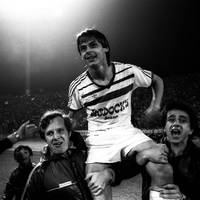 Im Pokalhalbfinale 1984 gegen die Bayern - Endstand 6:6 - macht sich ein Schalker unsterblich. Über einen Mann, der die große Fußballbühne betrat und mit 18 Jahren nach eigener Aussage schon wieder hätte verlassen müssen. 