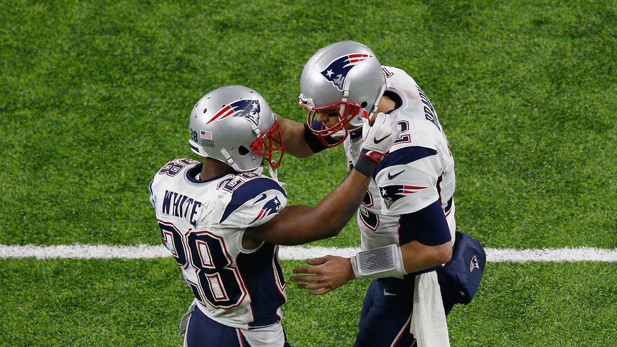 Die Falcons liegen zwischenzeitlich mit 25 Punkten in Führung, dann startet Brady mit den Patriots durch und erzwingt nach dem 28:28-Ausgleich die Overtime. Dort gewinnen die Patriots den Münzwurf und beenden mit einem Rushing-Touchdown von James White die Partie