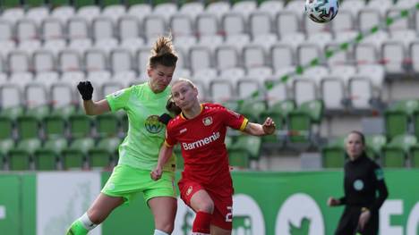 Alexandra Popp (l) traf zwei Mal für Wolfsburg