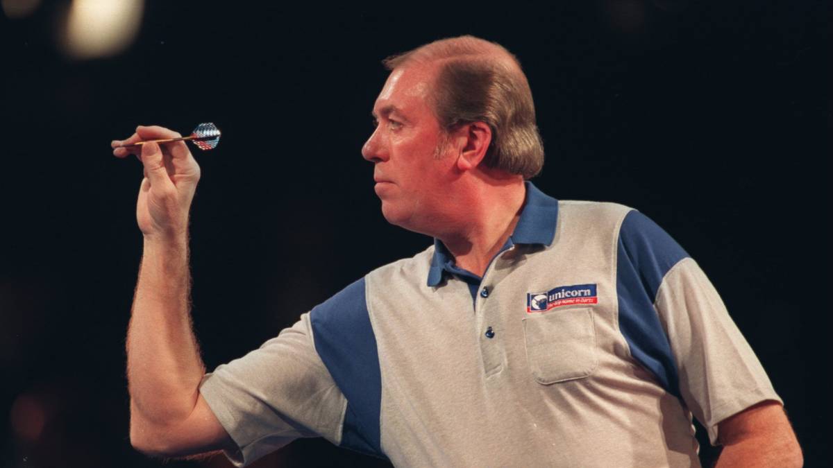 PLATZ 12: JOHN LOWE vs. ERIC BRISTOW (1987) - Auch vor der Taylor-Ära gab es schon herausragende Könner am Board. Zwei von ihnen: John Lowe und Eric Bristow. Im WM-Finale 1987 duellieren sich die beiden auf einem bis dahin unerreichten Niveau, Lowe beendet Bristows dreijährige Siegesserie mit einem 6:4