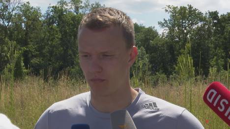 Bundestrainer Hansi Flick geriet nach dem schwachen Auftritt gegen die Ukraine wieder in die Kritik. Seine Schützlinge stärken ihm jetzt den Rücken.