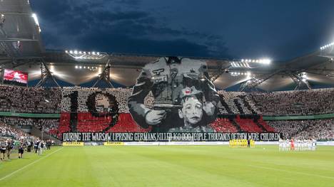Die Fans von Legia Warschau erinnern an den Warschauer Aufstand von 1944