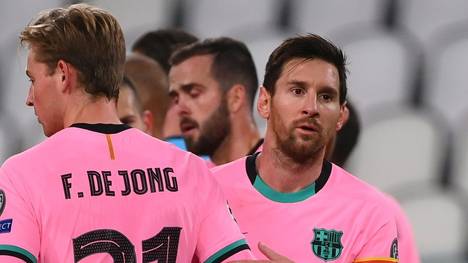 Lionel Messi (l.) und Co. konnten sich mit dem FC Barcelona finanziell einigen
