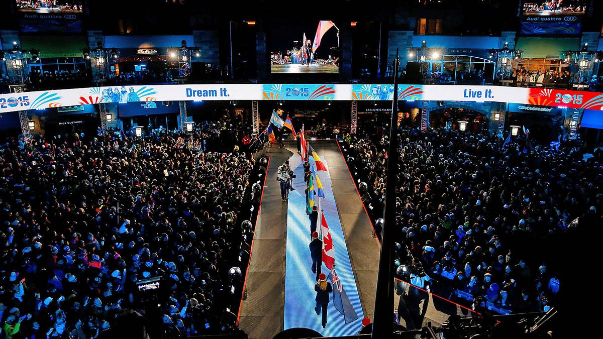 Es folgen die Fahnen der weiteren 67 Nationen 