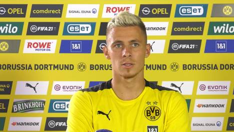 Thorgan Hazard gibt sich im Trainingslager titelhungrig und spricht zudem über seine neue Nummer 10 und wieso sie so viel Bedeutung für ihn hat.