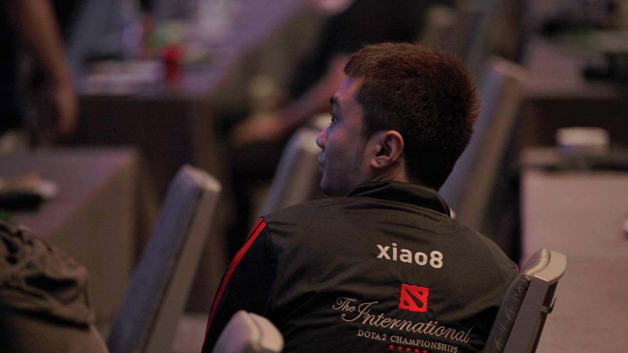 Newbee mit verrücktem Kader