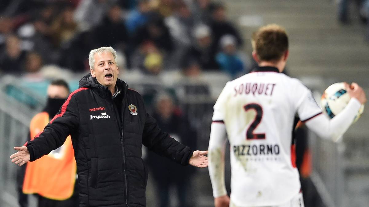 "Die meisten Tore fallen nach ein, zwei oder drei Ballkontakten", sagt Favre. Also: Pressing, Kurzpassspiel, gute Konter, hervorragendes Umschalten. Gemäß seinem Credo: "Die Entwicklung einer Mannschaft ist nie vollendet."