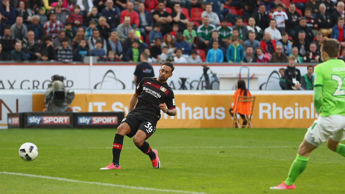 Denn Karim Bellarabi erzielt aus dem Nichts die Führung für die Werkself. Eine Flanke von Charles Aranguiz netzt der freistehende Flügelflitzer durch die Beine von Keeper Koen Casteels ein