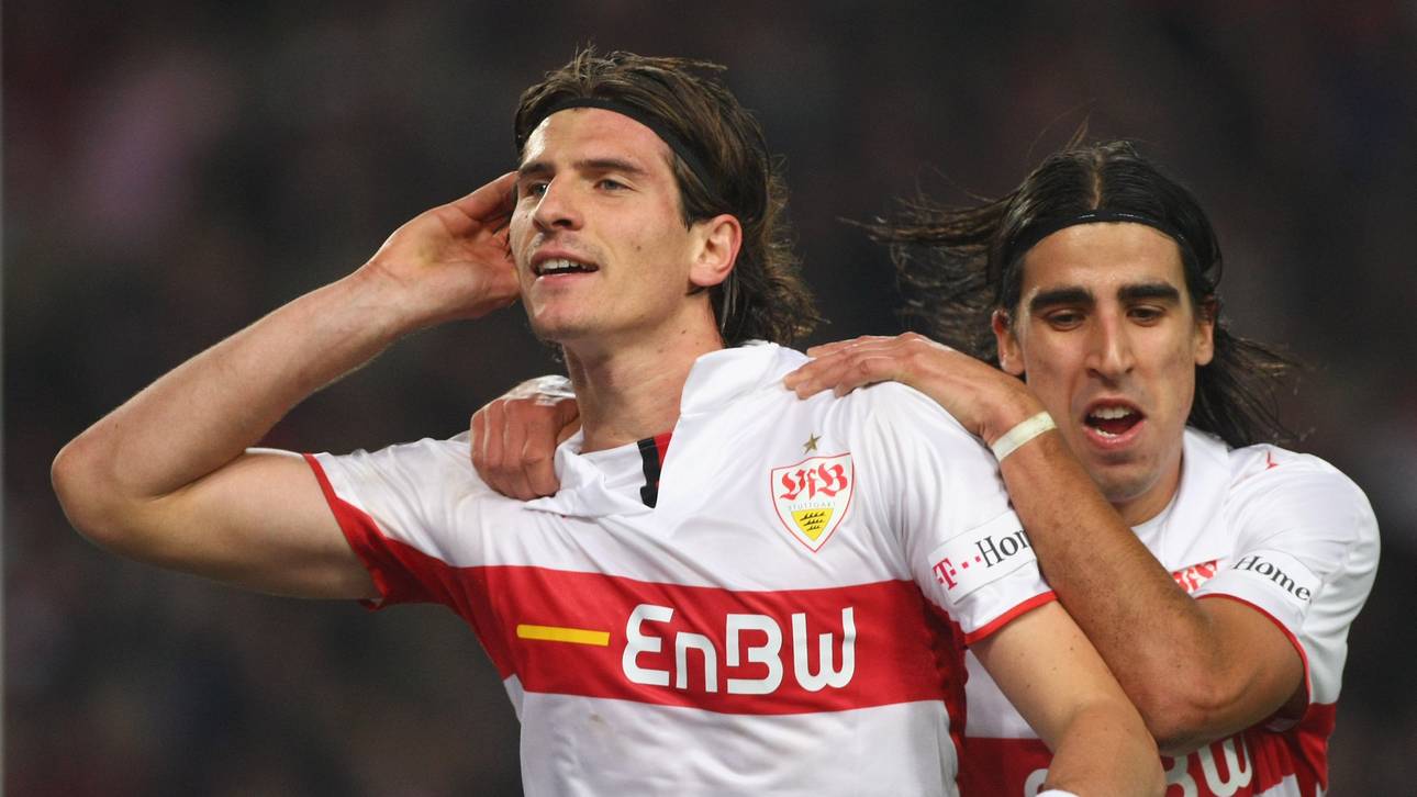 Mario Gomez und Sami Khedira jubeln für den VfB Stuttgart