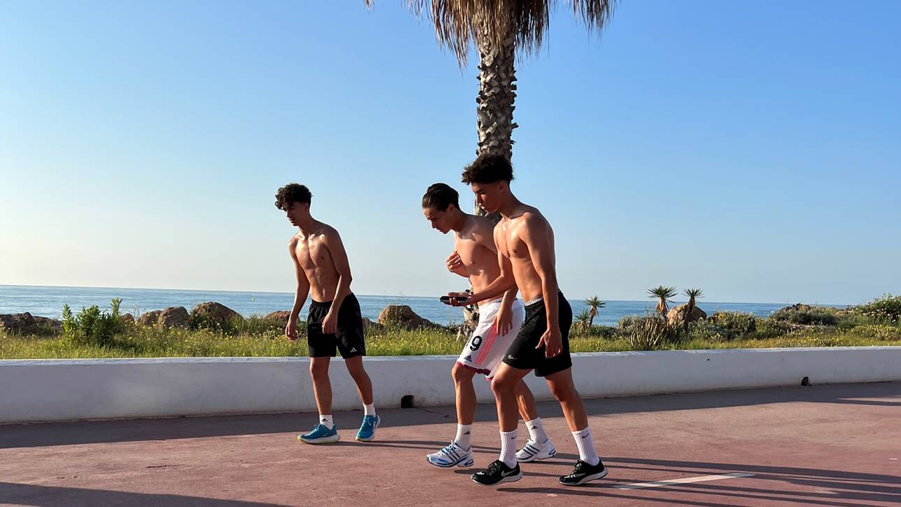 Adin Licina (l.), Kenan Yildiz (m.) und Noah Darvich (r.) schuften in Valencia