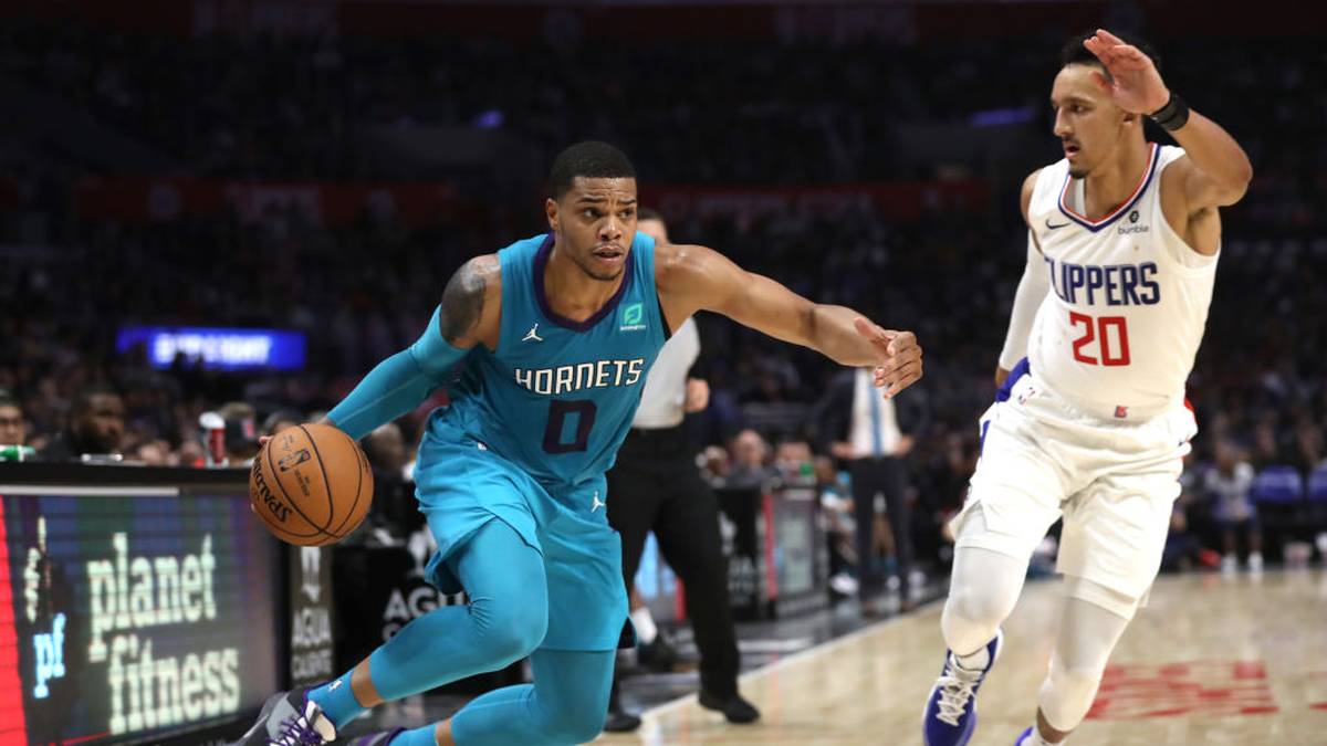 CHARLOTTE HORNETS: Vor der Saison schien es eine Spielzeit des Leidens für die Hornets zu werden. Aber weit gefehlt - mit drei Siegen aus sechs Spielen ist Charlotte gut gestartet und oben in der Western Conference mit dabei. Vor allem die Dreierstärke beeindruckt. Nach fünf Spielen trafen Miles Bridges (Bild) und sein Team knapp 42 Prozent von Downtown und waren damit nur knapp unter ihrem Franchise-Rekord. Im letzten Spiel gegen GSW standen aber nur 17,2 Prozent erfolgreiche Dreier zu Buche. Ist dies nur ein Ausrutscher und die Dreierstärke kommt zurück, dürfte man in Charlotte noch viel Grund zur Freude haben