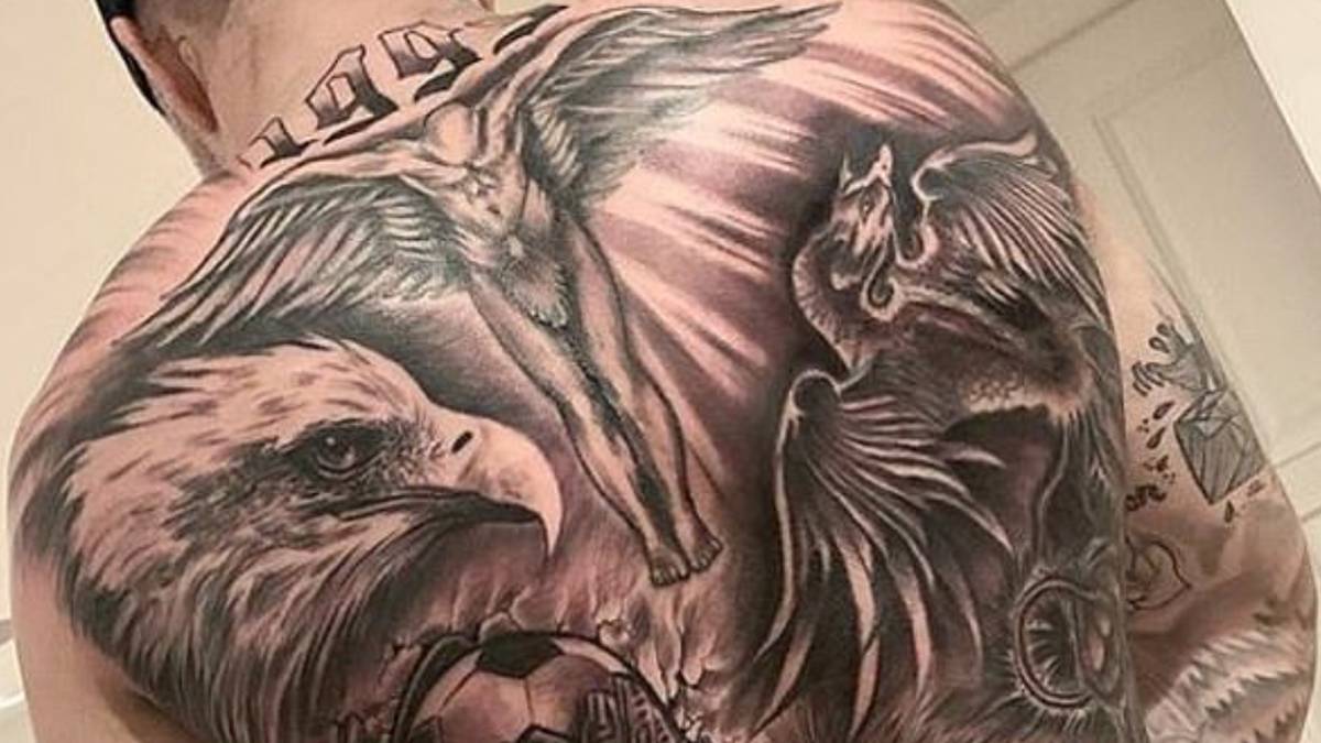 ManCity-Keeper Ederson hat seine umfangreiche Tattoo-Sammlung mit einem Löwen, einem Adler auf dem Rücken ergänzt.