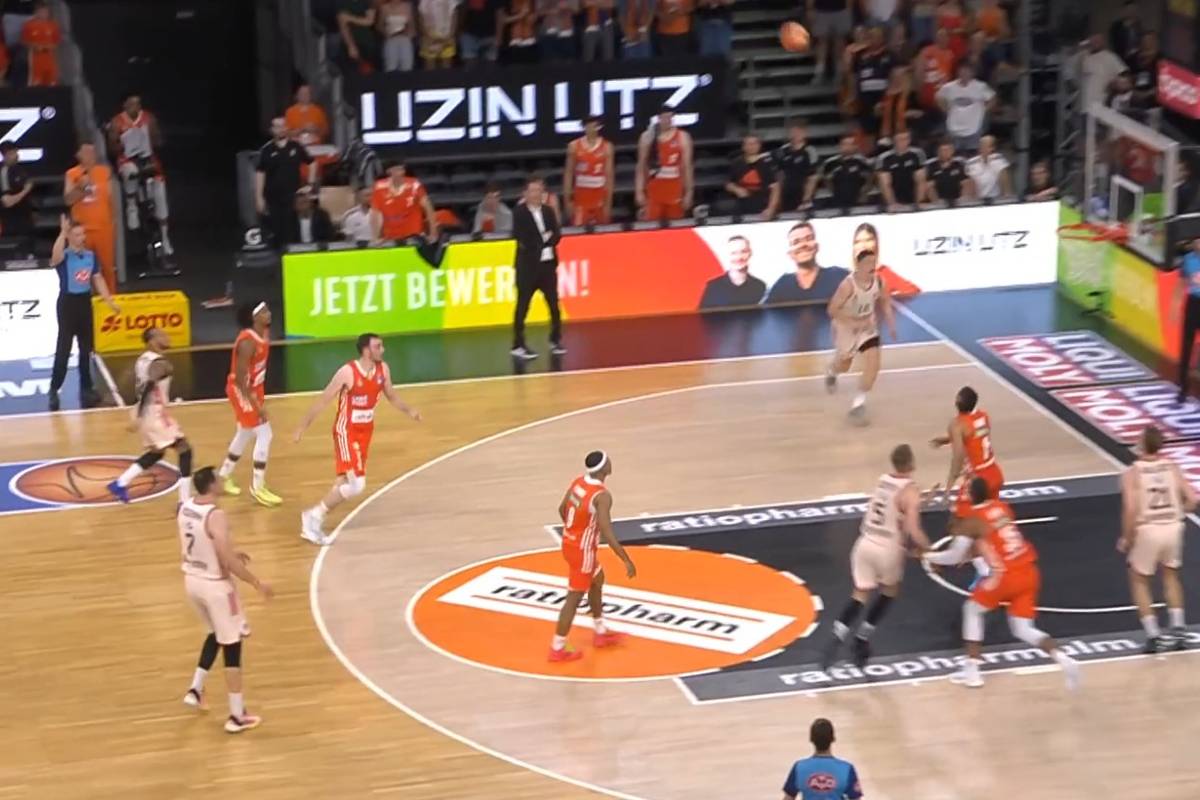 Der FC Bayern Basketball hat ein entscheidendes fünftes Spiel in der BBL-Finalserie gegen ratiopharm Ulm erzwungen. Vor allem in der zweiten Halbzeit drehen die Münchner auf.