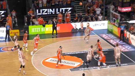 Der FC Bayern Basketball hat ein entscheidendes fünftes Spiel in der BBL-Finalserie gegen ratiopharm Ulm erzwungen. Vor allem in der zweiten Halbzeit drehen die Münchner auf.