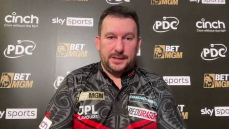Jonny Clayton spricht mit SPORT1 nach seinem Tagessieg in Brighton über sein Comeback im Finale gegen Michael van Gerwen.