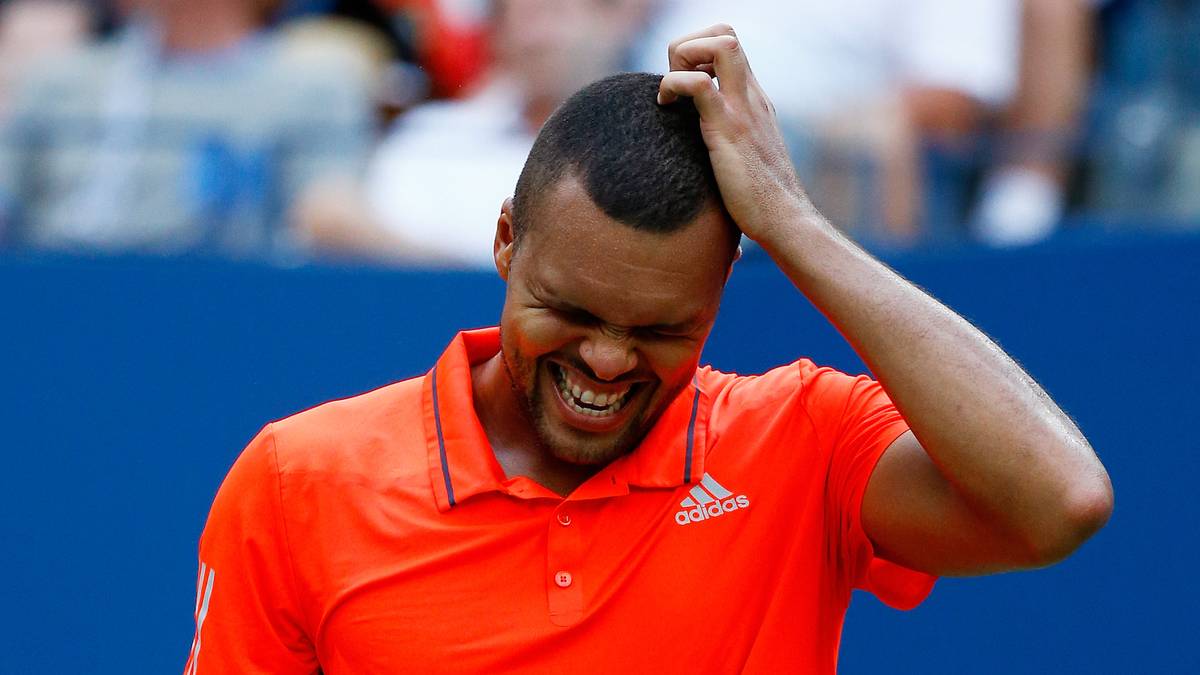 JO-WILFRIED TSONGA: Der Franzose stößt beim Joggen mit einem Feuerhydranten zusammen. Daraus resultieren zehn Tage Tennis-Pause