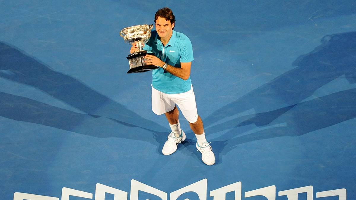 Im Endspiel von Melbourne 2010 besiegt Federer Andy Murray in drei Sätzen und gewinnt die Australian Open zum vierten Mal - so oft hatte in "Down Under" bisher nur Andre Agassi triumphiert. Es soll sein einziger Grand-Slam-Titel in diesem Jahr bleiben. Dies hat den erneuten Verlust der Nummer eins in der Weltrangliste zur Folge