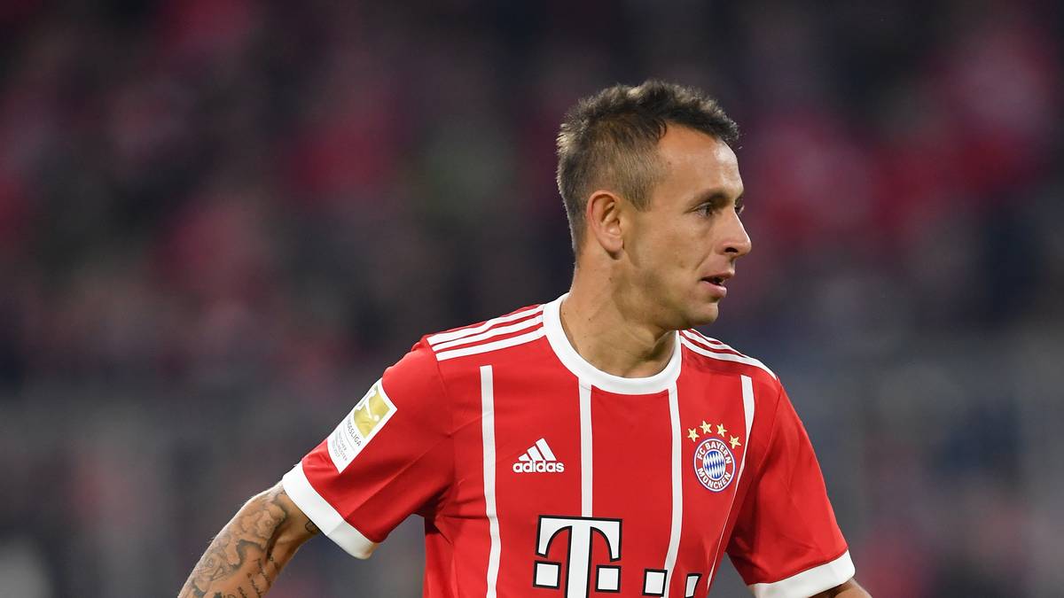 RAFINHA: Der Brasilianer wurde für seinen Trainingseifer belohnt und stand überraschend in der Startelf. Zu Beginn mit kleineren Problemen, nach der klaren Führung aber kaum noch gefordert. Wechselte nach der Pause auf links - SPORT1-Note: 2,5