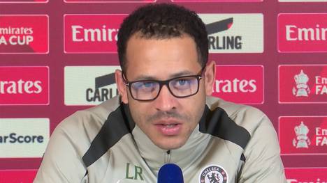 Chelsea-Trainer Liam Rosenior zeigt sich vor dem FA-Cup-Duell beeindruckt von der Entwicklung von Wrexham. Der Klub habe mit seinem sportlichen Aufstieg und der großen Aufmerksamkeit rund um Besitzer Ryan Reynolds eine außergewöhnliche Geschichte geschrieben.