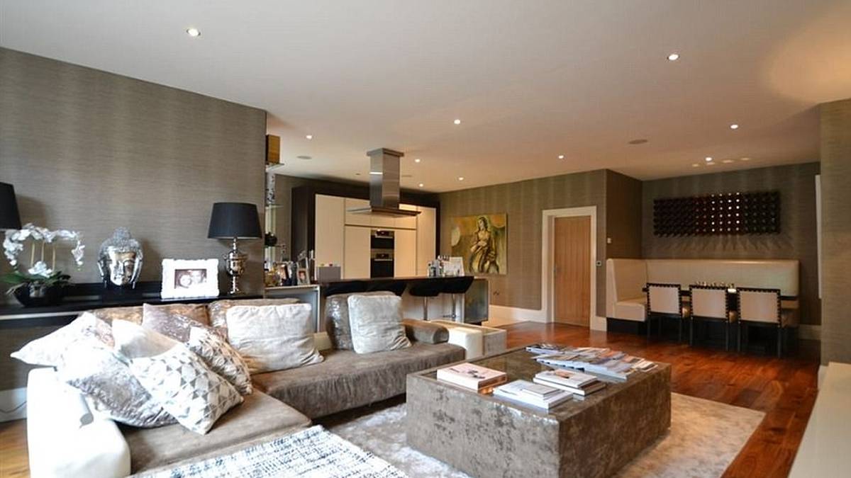 Auch das Wohnzimmer bietet einiges an Platz