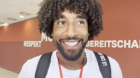 Beim Legendenspiel des FC Bayern gegen Borussia Dortmund zeigt sich Zé Roberto in einem außergewöhnlichen Fitnesszustand. Seine Ex-Kollegen sind begeistert.