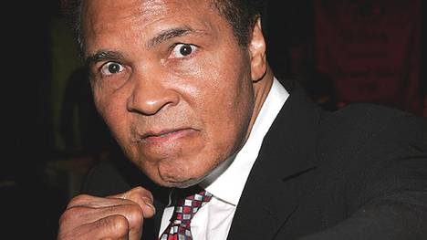 Der frühere Boxweltmeister Muhammad Ali in Kampfpose