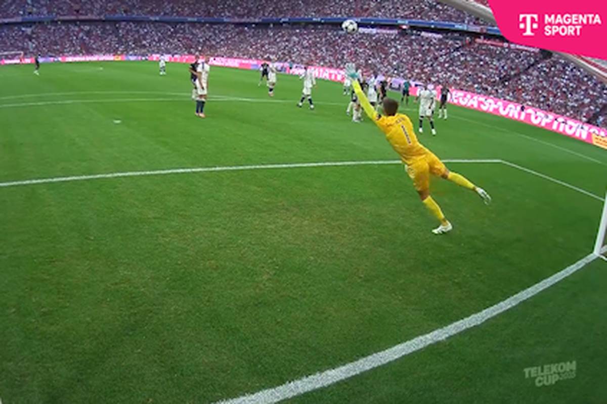 Jugend forscht in der Allianz Arena. Gegen Tottenham fangen die Bayern-Talente das Zaubern an. Jonah Kusi-Asare und Paul Wanner sorgen in sehenswerter Co-Produktion für den 4:0-Endstand. 