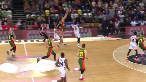 9,8 Sekunden vor Schluss liegen Litauens Basketballer in der WM-Qualifikation gegen Großbritannien in London mit 80:87 zurück. Was dann passiert, reiht sich ein in die größten und unglaublichsten Comebacks der Sport-Geschichte!