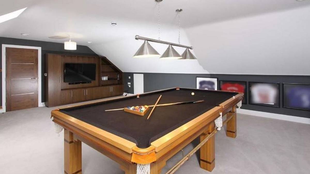 Der Billardtisch gehört eigentlich schon zur Standardausstattung...