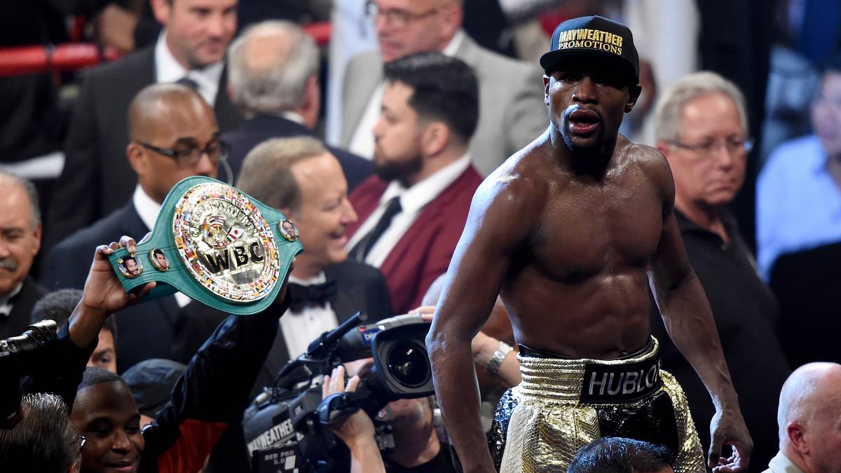 Er ist es: Mayweather wird von den drei US-Punktrichtern einstimmig vorn gesehen. Die Effektivität, wie er Pacquiao in Schach gehalten hat, wird höher bewertet als die wenigen erfolgreichen Attacken des Gegners