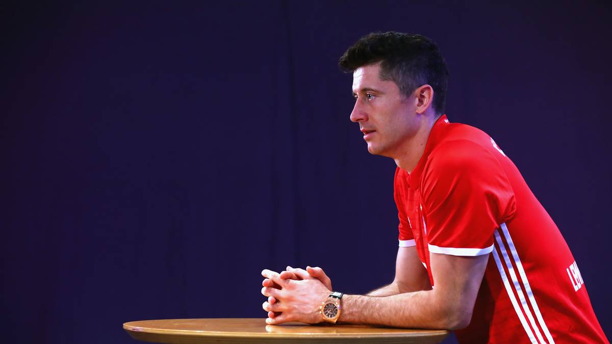WAS MUSS PASSIEREN? Für den Angriff fehlt den Bayern ein Backup für Robert Lewandowski. Ein weiterer Stürmer von internationaler Klasse wäre hilfreich - vor allem auch im Kampf um die Champions League