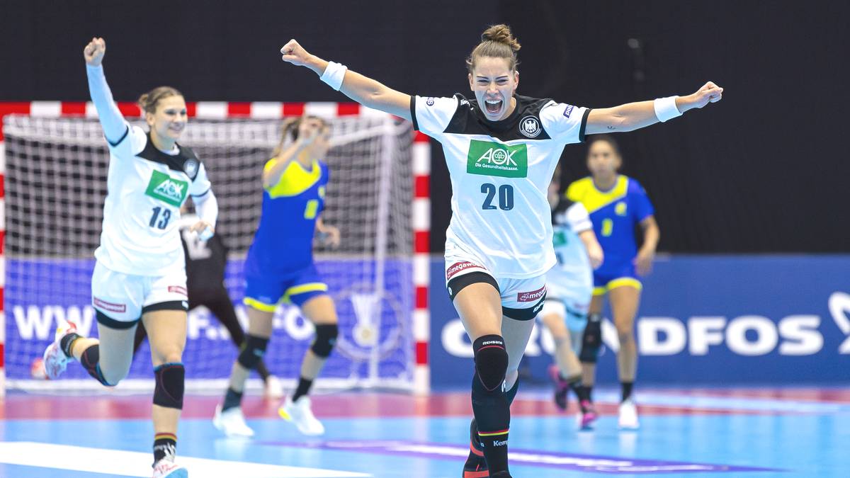 EMILY BÖLK (Rückraum) - Sie ist das wohl größte Talent im deutschen Frauen-Handball. Schon mit 16 Jahren glänzte sie in der Bundesliga. Mutter Andrea war 1993 beim bislang letzten WM-Titel für Deutschland als Spielerin dabei 