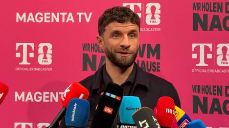 Thomas Müller und Mats Hummels feierten 2014 mit dem DFB-Team den WM-Titel. In einer aktuellen Medienrunde sprechen die beiden nun offen über den Druck, der auf der neuen Generation lastet – besonders nachdem die letzten Weltmeisterschaften für Deutschland nicht erfolgreich verliefen.