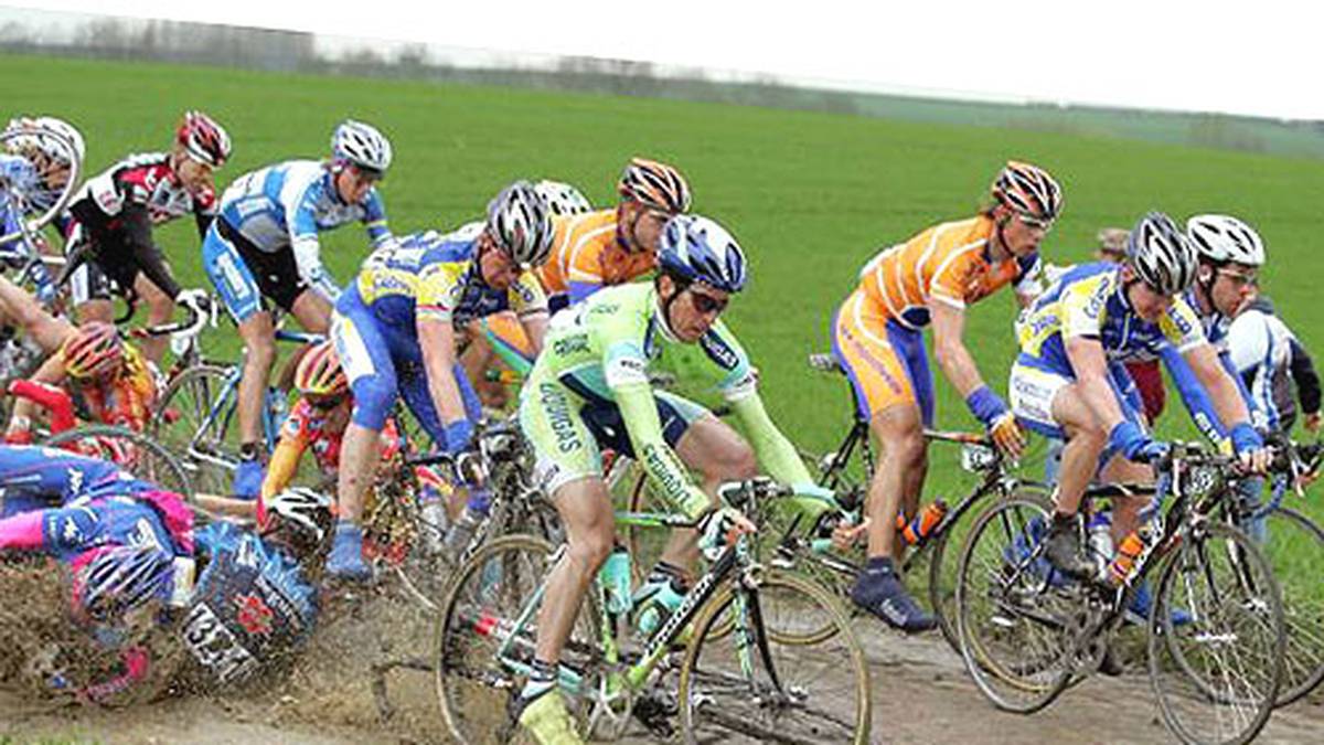 Kopfsteinpflaster, Schlamm, Stürze: Beim Eintagesrennen Paris-Roubaix bleibt den Fahrern nichts erspart. In diesem Jahr  geht die Königin der Klassiker in ihre 111. Auflage. SPORT1 zeigt spektakuläre Bilder der "Hölle des Nordens" 